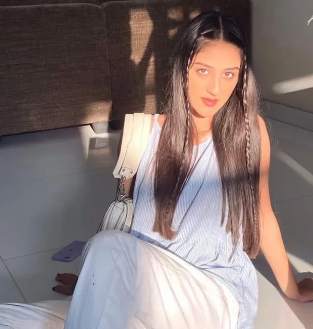 Alina Roy thumbnail 2