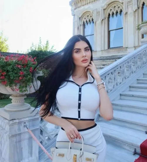 Lara Moon thumbnail 4